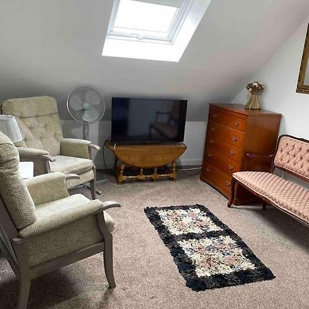 Helens Haven First Floor Apartment Via Stairs Престън Екстериор снимка
