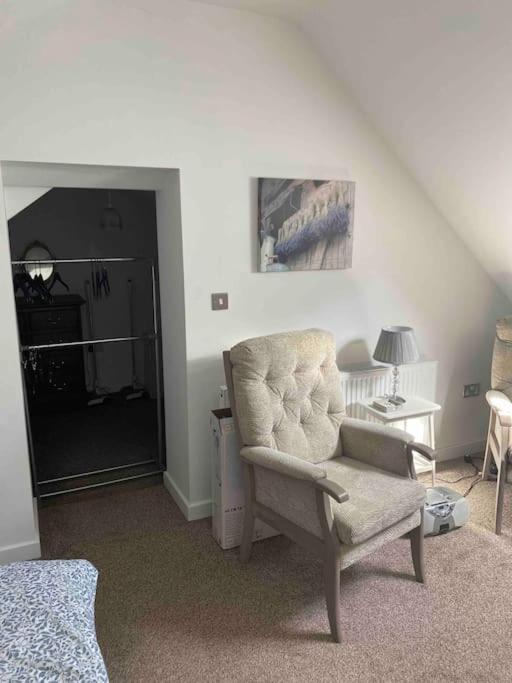 Helens Haven First Floor Apartment Via Stairs Престън Екстериор снимка