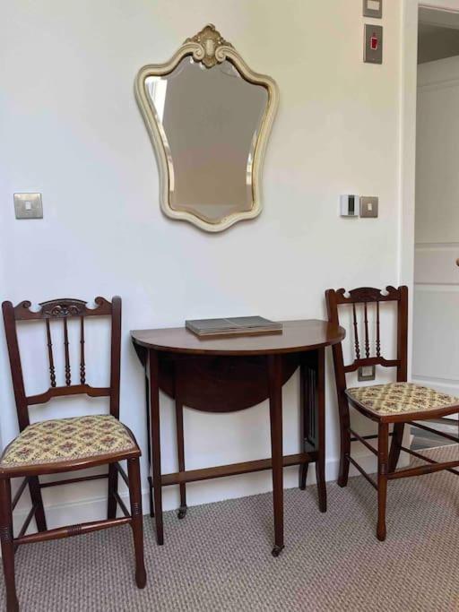 Helens Haven First Floor Apartment Via Stairs Престън Екстериор снимка